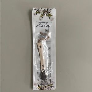 Ivory leather Ryan & Rose Cutie Clip Brand New